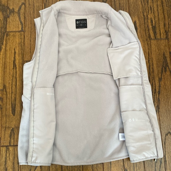 FIGS Light Gray Fleece Vest - Picture 4 of 10